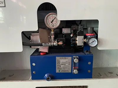 Locking pump