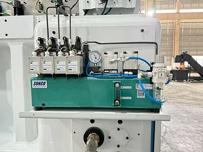 Locking pump