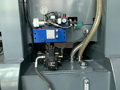 Locking pump